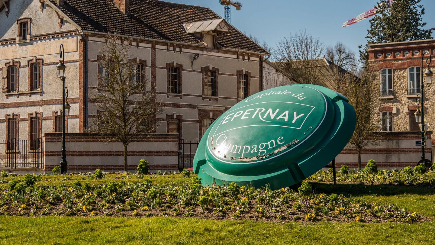 visit champagne caves epernay